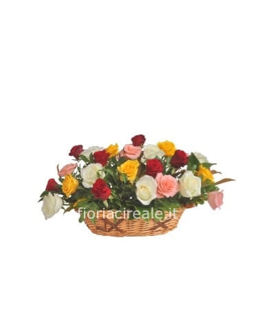 Composizione in cesto piccolo di rose
