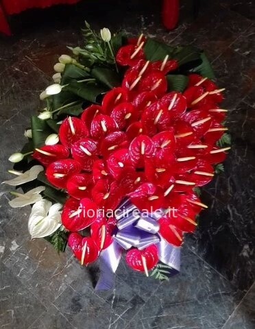 cuscino funebre anturium e rose colore a scelta