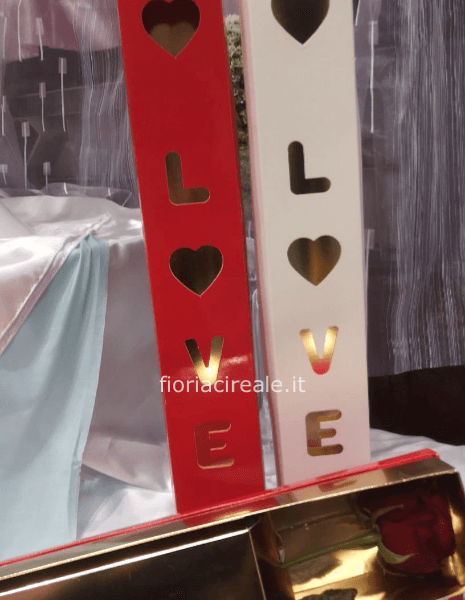 composizione flora box porta rosa  Love