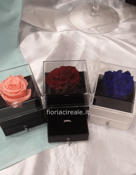 composizione porta gioielli con rosa stabilizzata